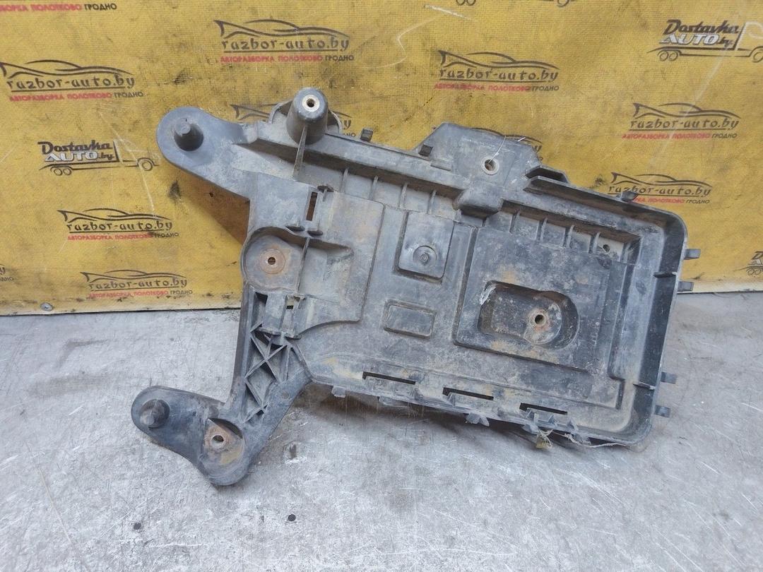 Полка аккумулятора 4LK9Q8 Volkswagen Passat купить