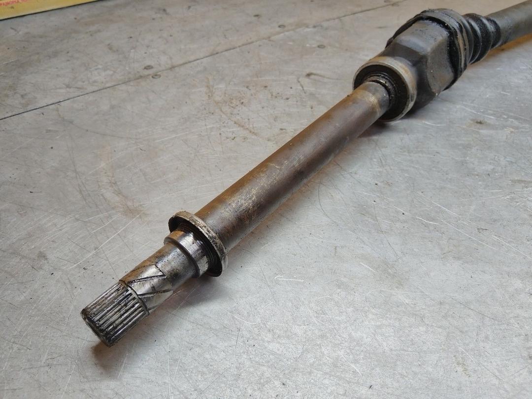 Полуось передняя правая (приводной вал, ШРУС) 1RHFQU Renault Scenic купить в магазине запчастей бу