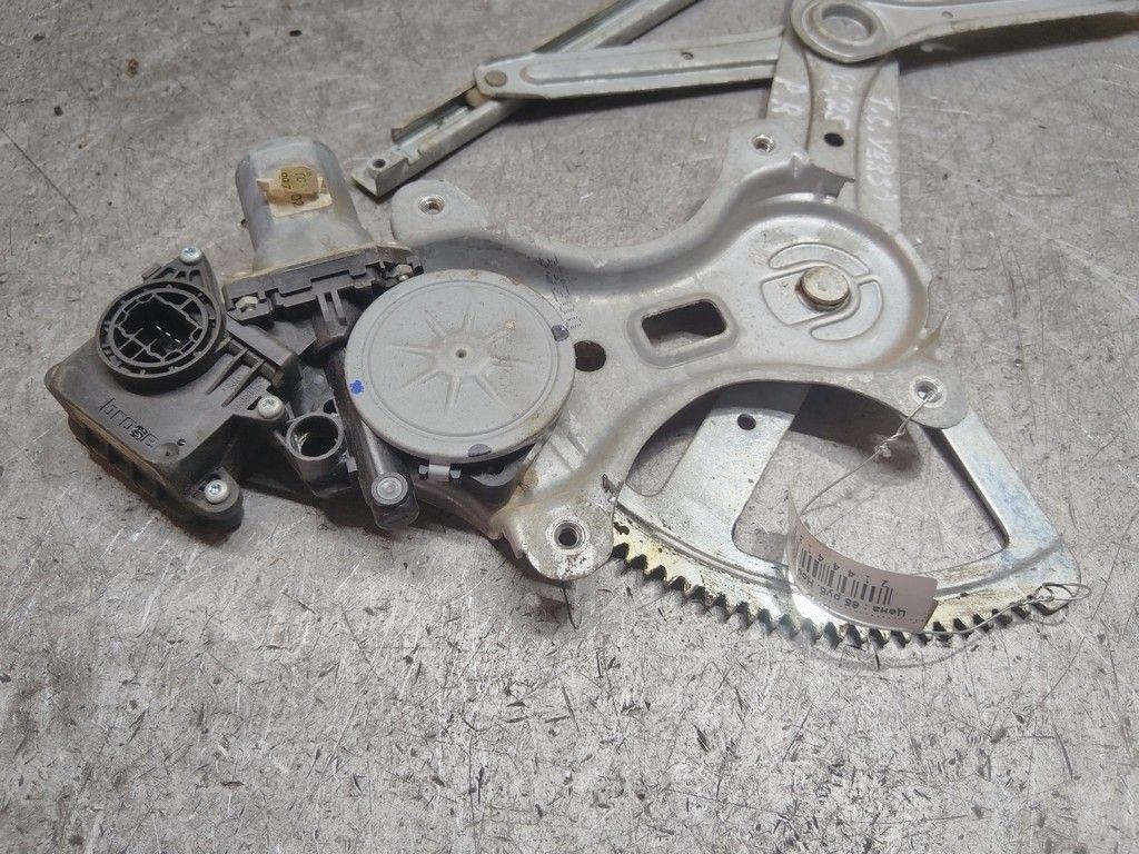 Стеклоподъемник электрический задний правый M7WFVV Toyota Corolla Verso - Фото 3