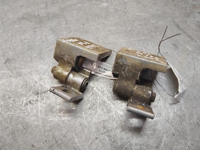 Петля двери задней правой L3D1T9 Peugeot 306