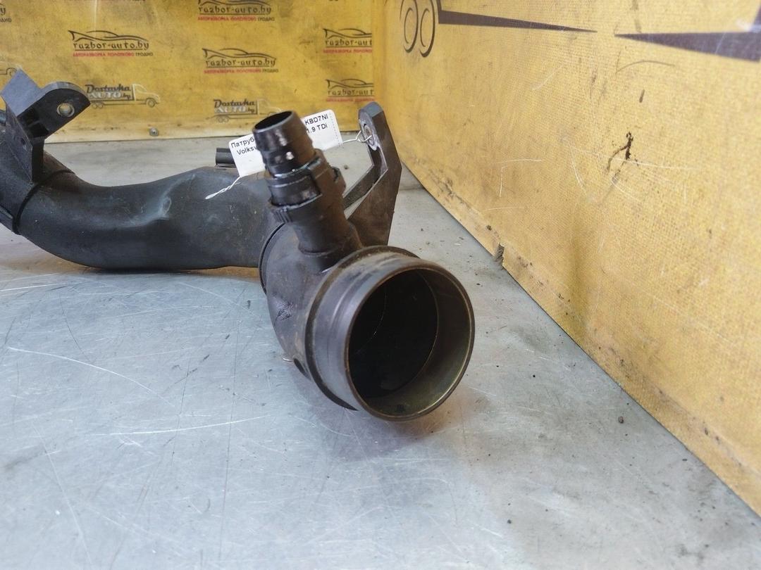 Патрубок интеркулера KBD7NI Volkswagen Golf - Фото 2