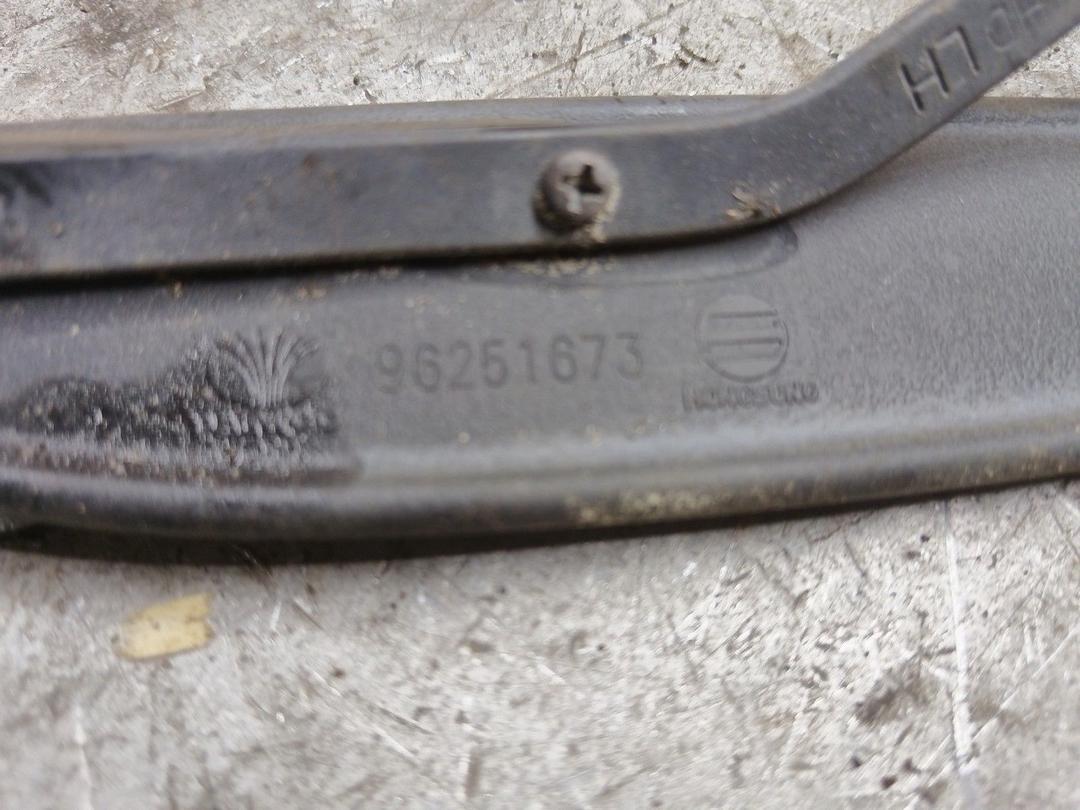 Щеткодержатель (поводок стеклоочистителя, дворник) ZUYN3Z Daewoo Leganza купить на авторазборке