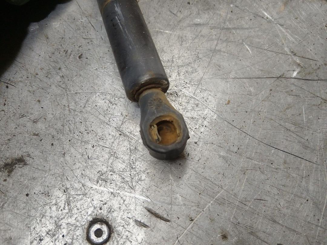 Амортизатор крышки багажника (3-5 двери) J2P55R Peugeot 806 - Фото 3