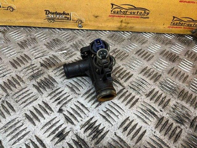 Корпус термостата 5BSO7J Audi 80 - Фото 2