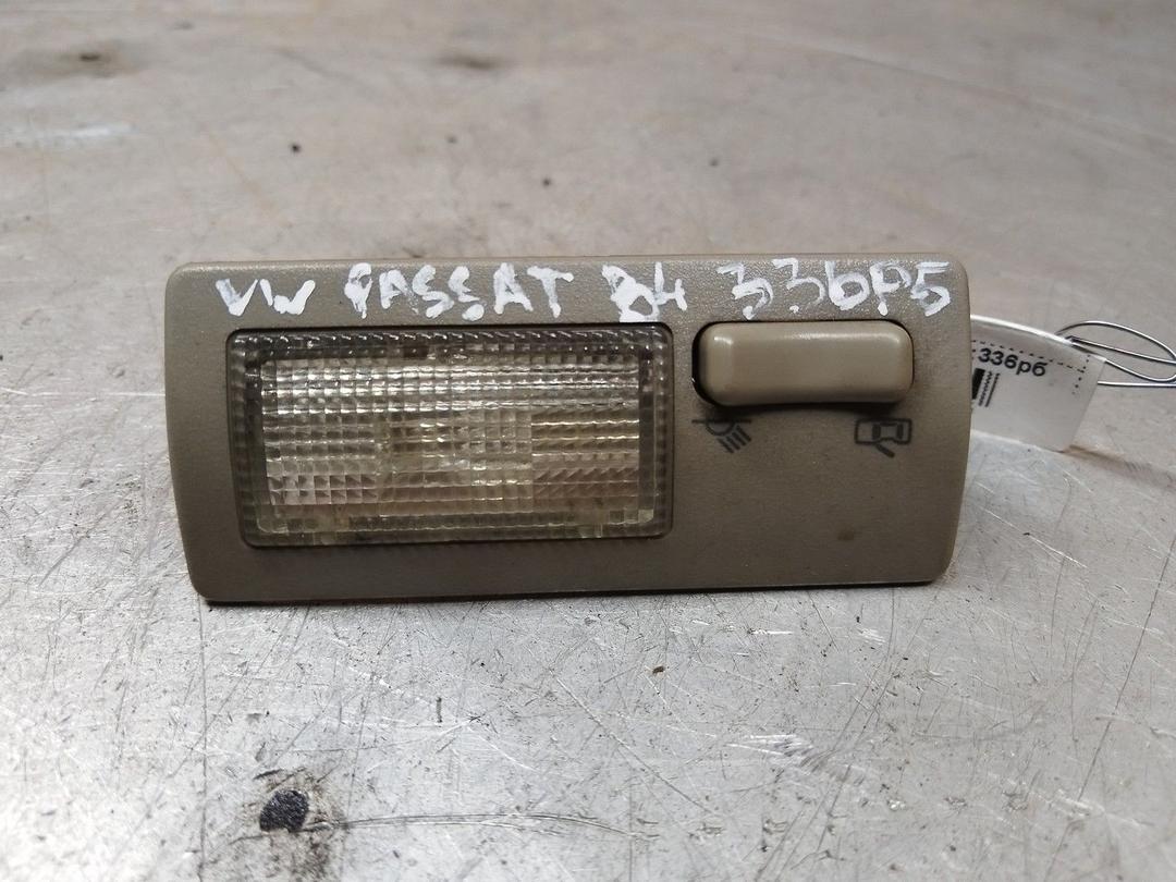 Фонарь салона (плафон) 814NRU Volkswagen Passat