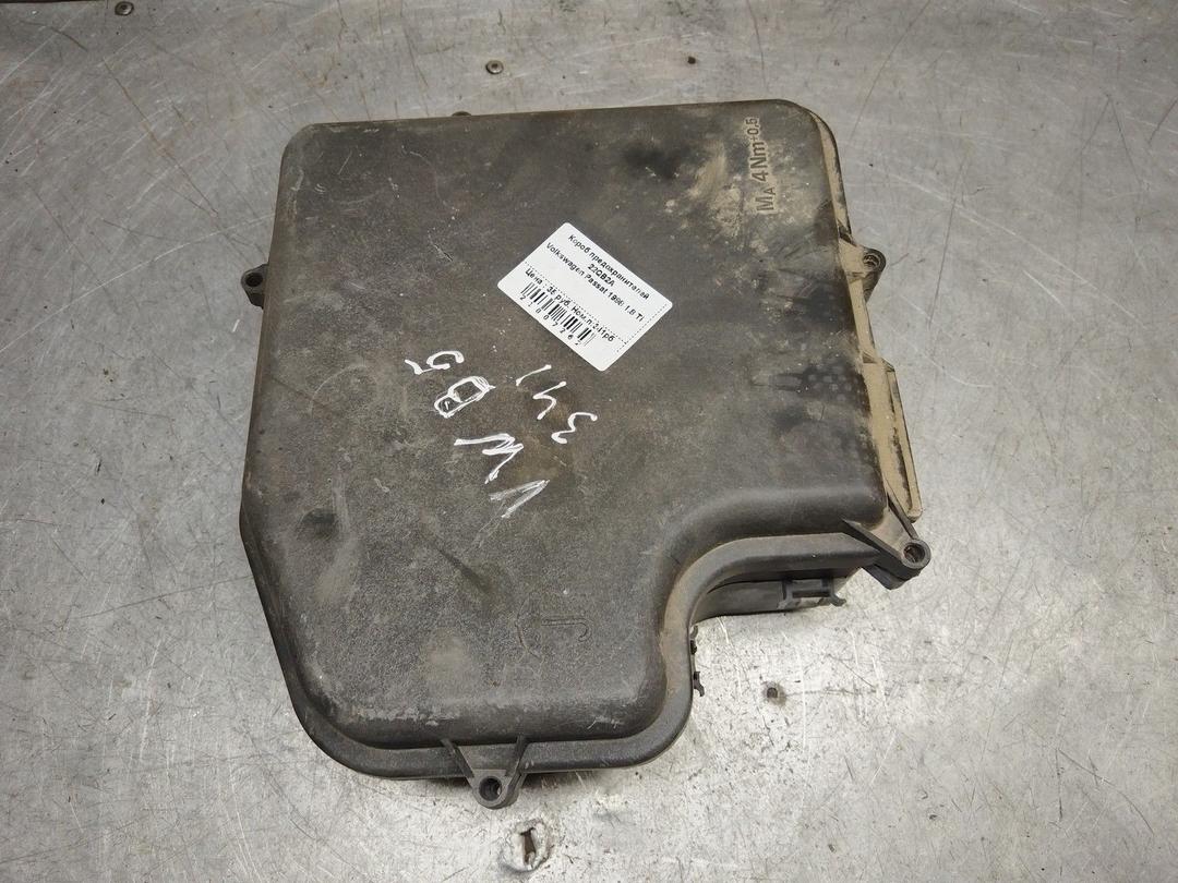 Короб предохранителей 22QB2A Volkswagen Passat