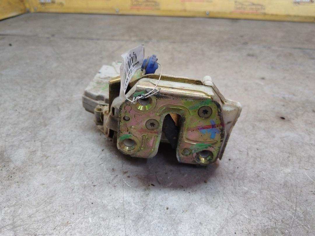 Замок двери задней левой K7O6YZ Nissan Primera - Фото 1