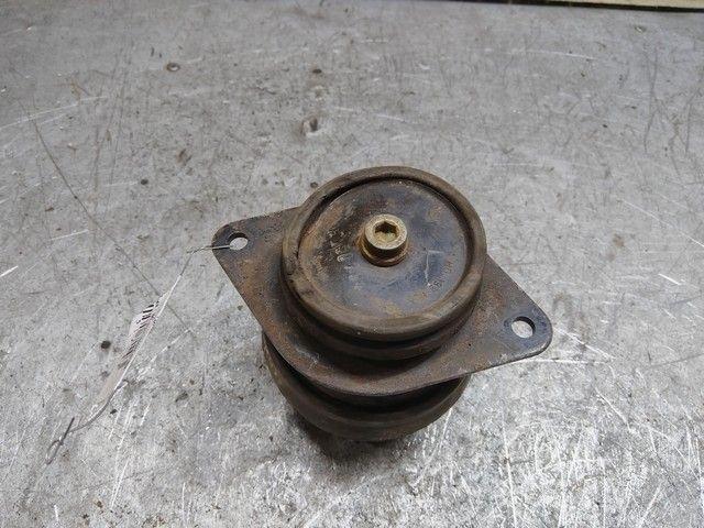 Подушка крепления двигателя MWFT0R Volkswagen Passat купить с доставкой