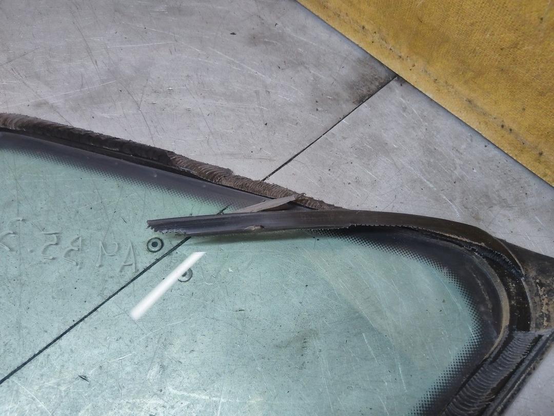 Стекло кузовное боковое правое S0146F Audi A4 - Фото 4