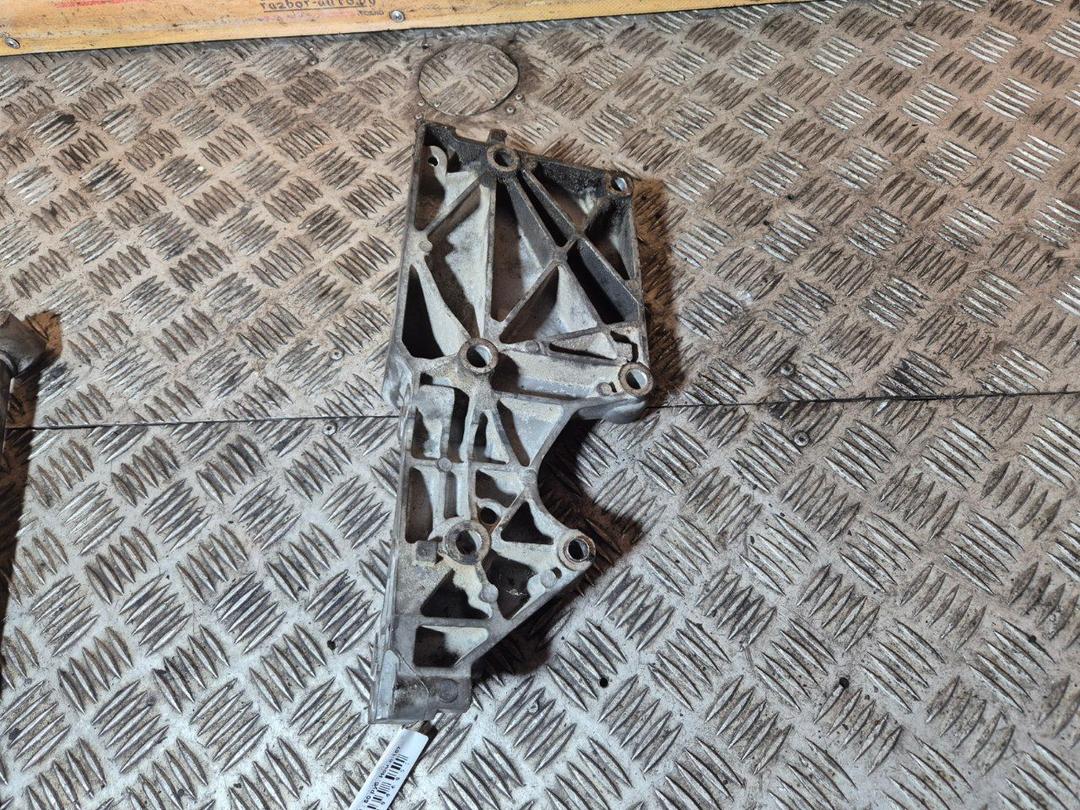 Кронштейн генератора KAQMDJ Volkswagen Passat купить