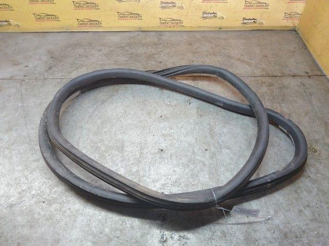 Уплотнитель двери задней правой 0NWF24 Volkswagen Bora