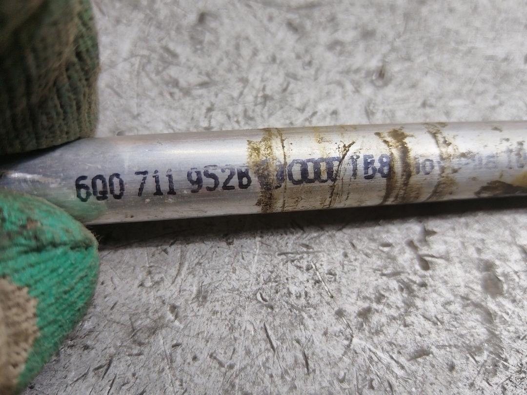 Направляющая трубка для троса ручника (стояночного тормоза) 3ZGZXY Skoda Fabia купить с доставкой