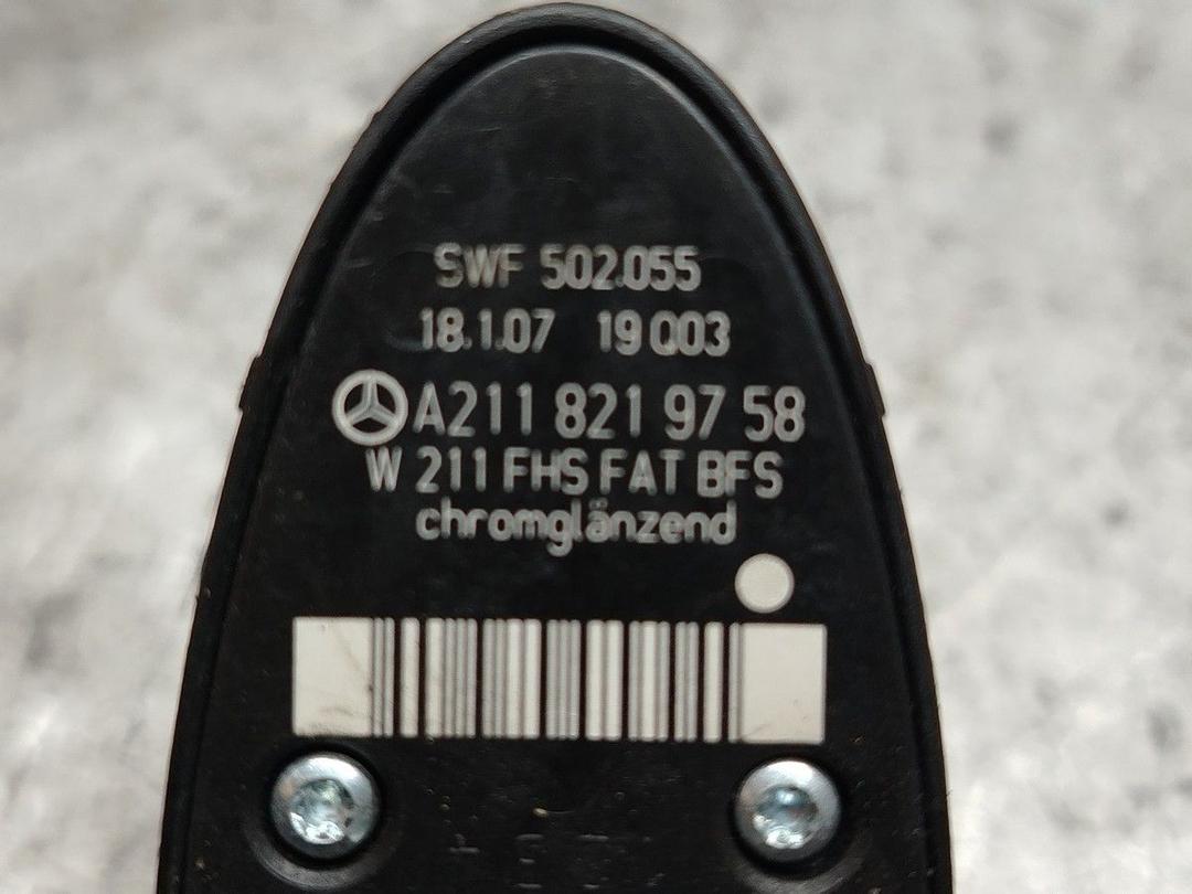 Кнопка стеклоподъемника переднего правого 5HKGG1 Mercedes E W211 - Фото 4