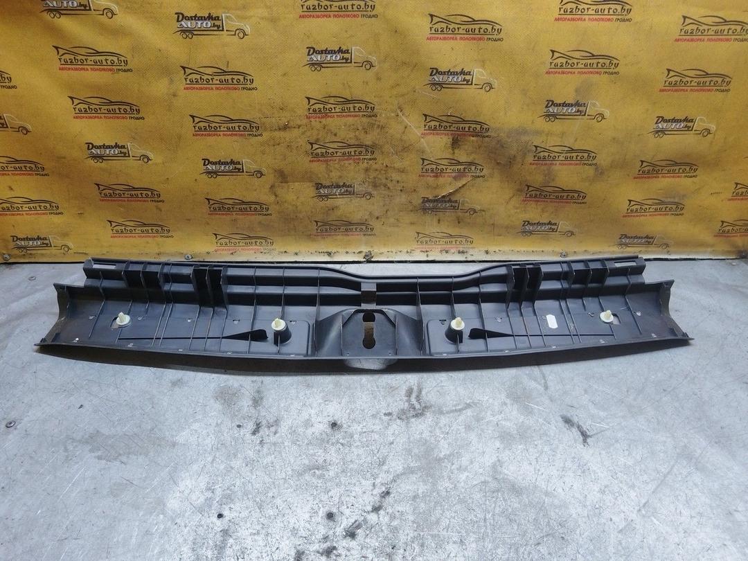 Накладка замка багажника FYJN17 Toyota Avensis купить в магазине запчастей бу