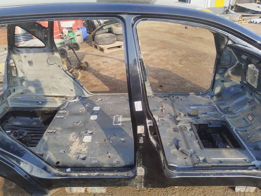 Стойка кузовная центральная правая FBB7CA Mercedes A W168 - Фото 1