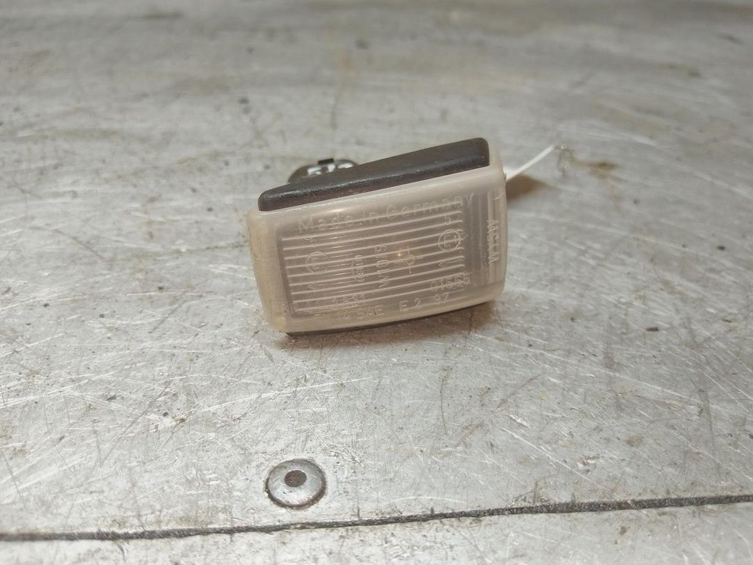 Повторитель передний левый 725SW8 Volvo V40 - Фото 1