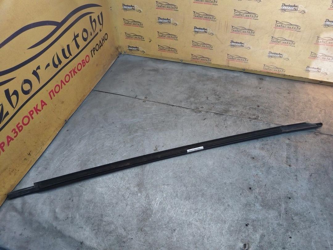 Молдинг стекла двери передней правой наружный 81ZC43 Volkswagen Passat купить