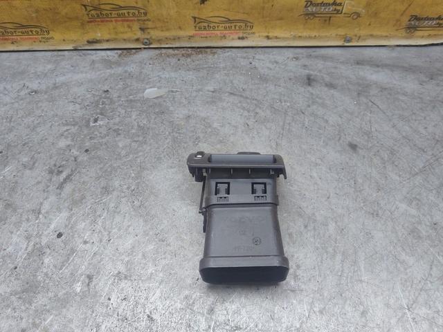 Дефлектор обдува салона 37CM56 Volvo S40 купить на авторазборке