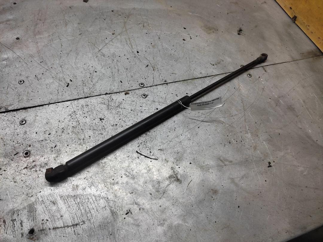 Амортизатор капота ME8T0N Audi A3 - Фото 1