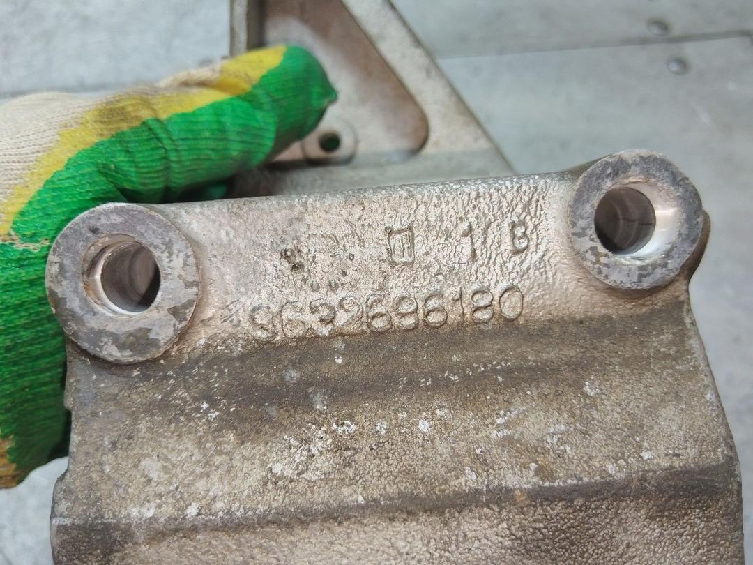 Кронштейн двигателя 6LNI1T Peugeot 406 купить с доставкой