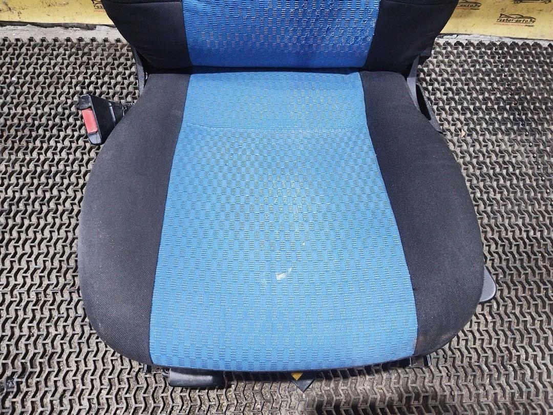 Сиденье переднее FW4XFQ Opel Zafira undefined