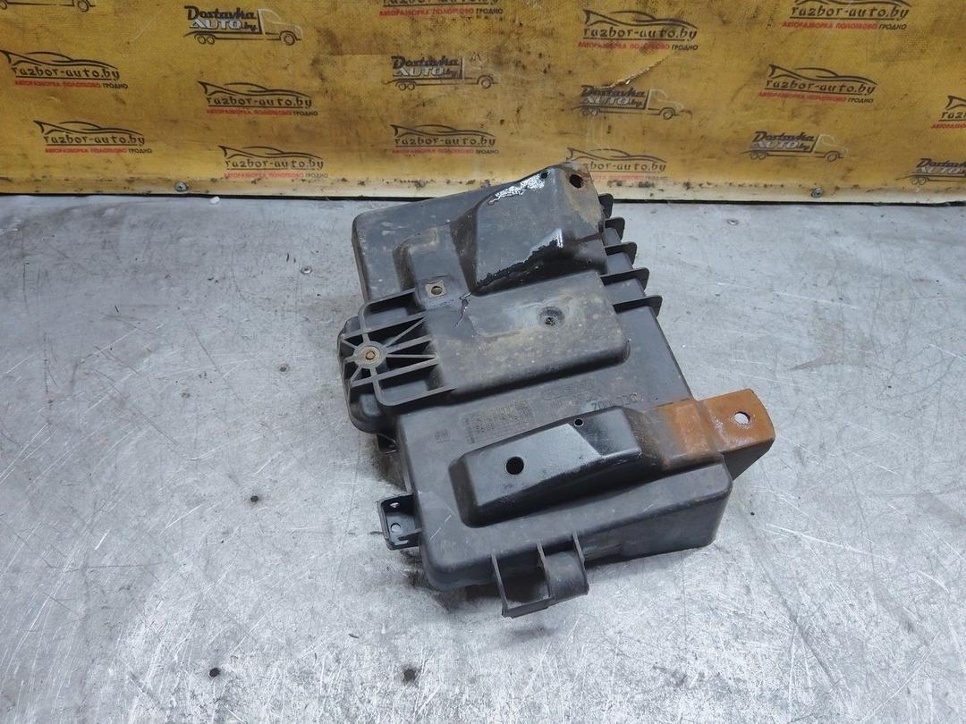 Полка аккумулятора SKLM5B Opel Zafira