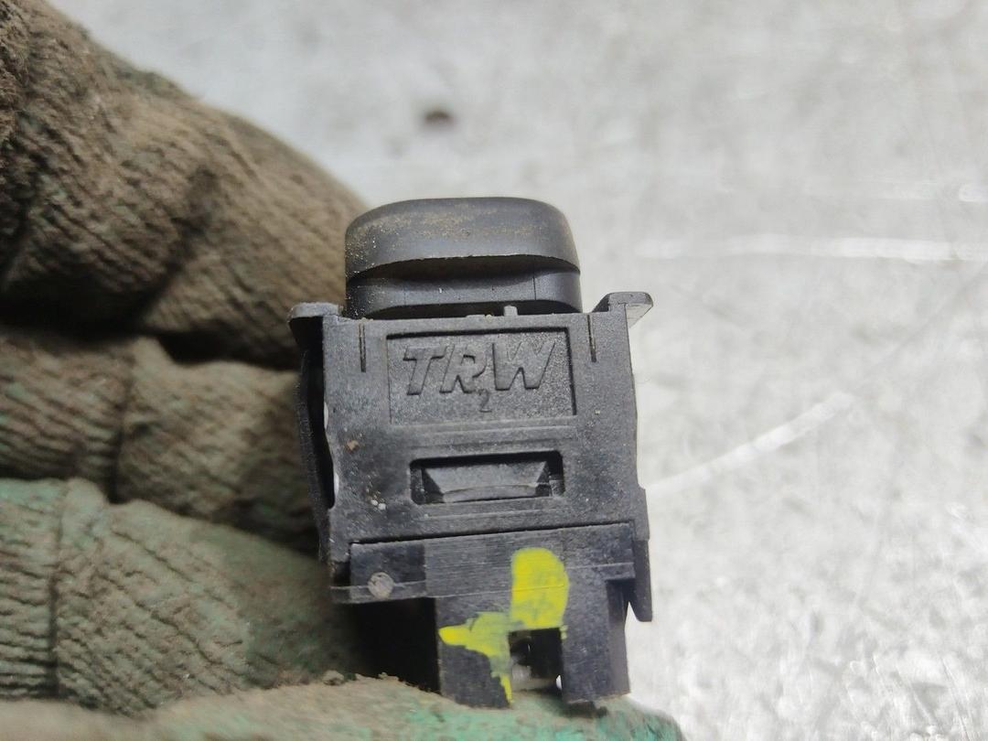 Кнопка стеклоподъемника переднего правого QC0VQ0 Peugeot 605 - Фото 4