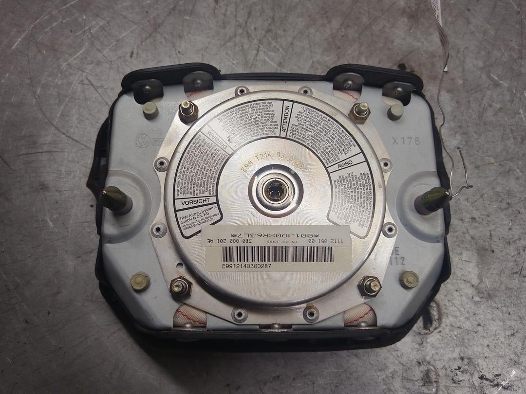 Подушка безопасности водителя QZG8V4 Volkswagen Golf - Фото 2