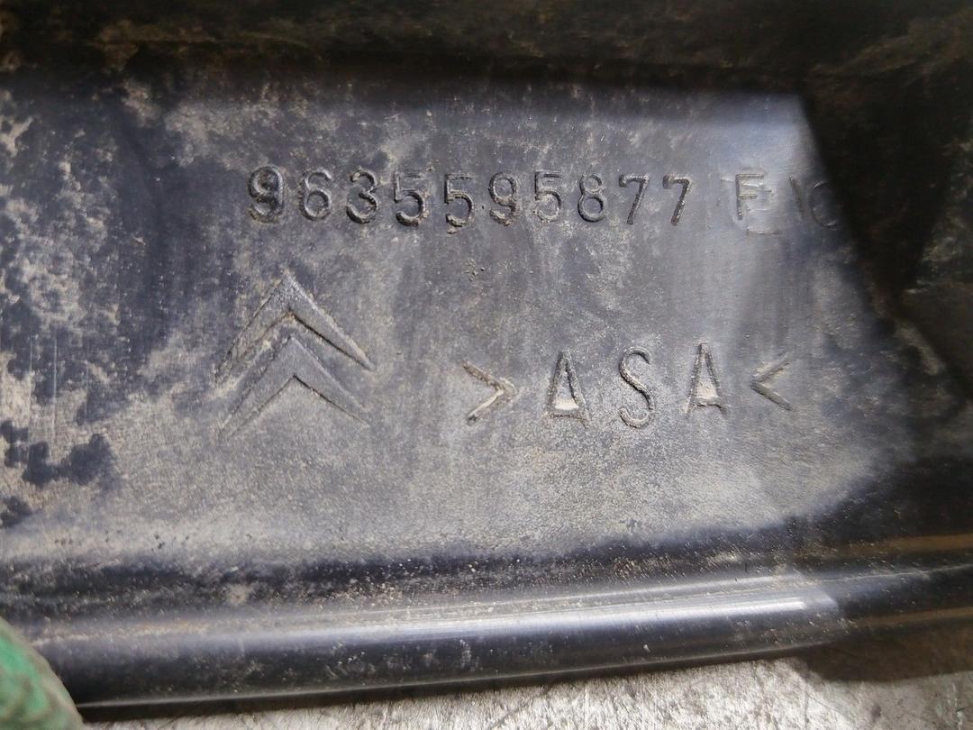 Накладка подсветки номера 6CMKID Citroen Xsara Picasso купить в магазине запчастей бу