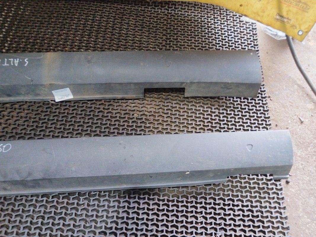 Накладка на порог 825Q4J Seat Altea купить на авторазборке