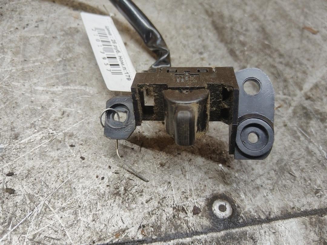 Кнопка стеклоподъемника заднего правого BU7UPS Subaru Forester - Фото 1