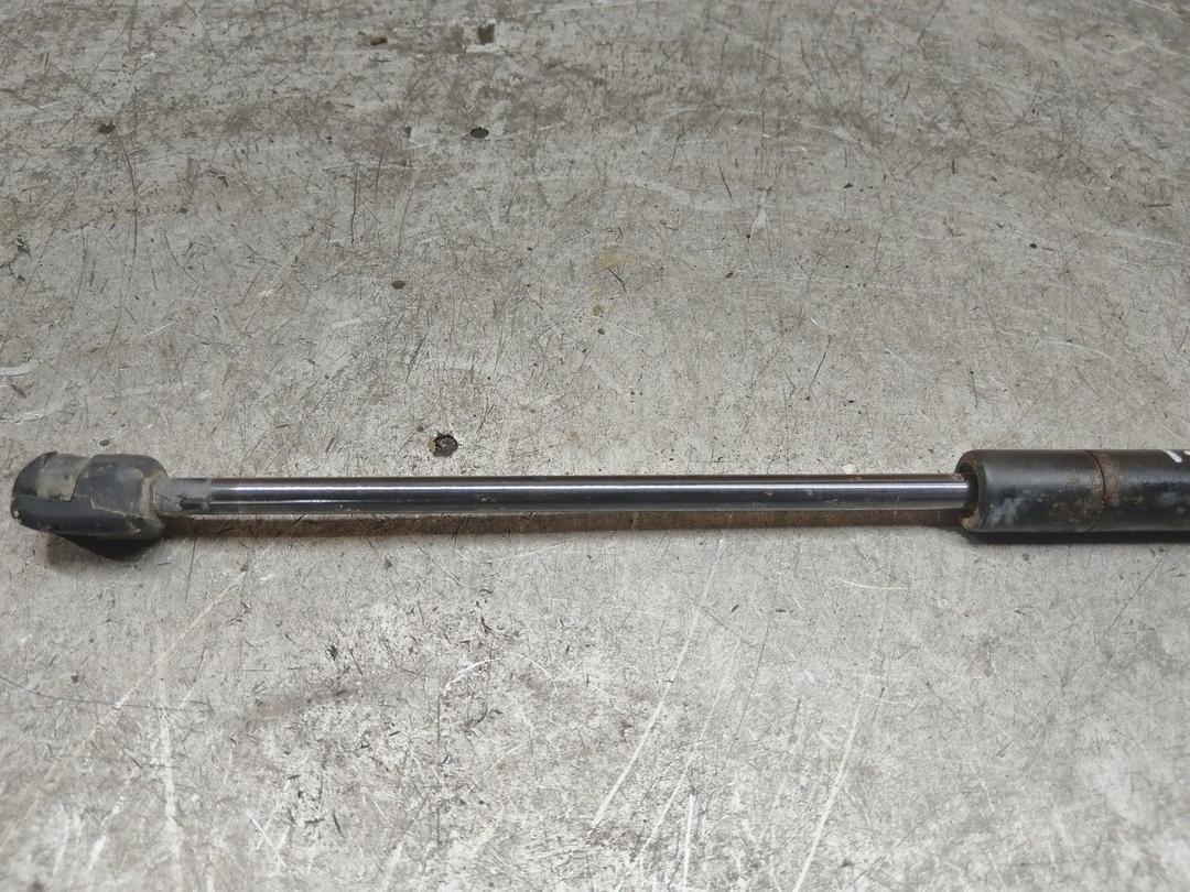 Амортизатор крышки багажника (3-5 двери) IWTW4L Toyota Corolla - Фото 2