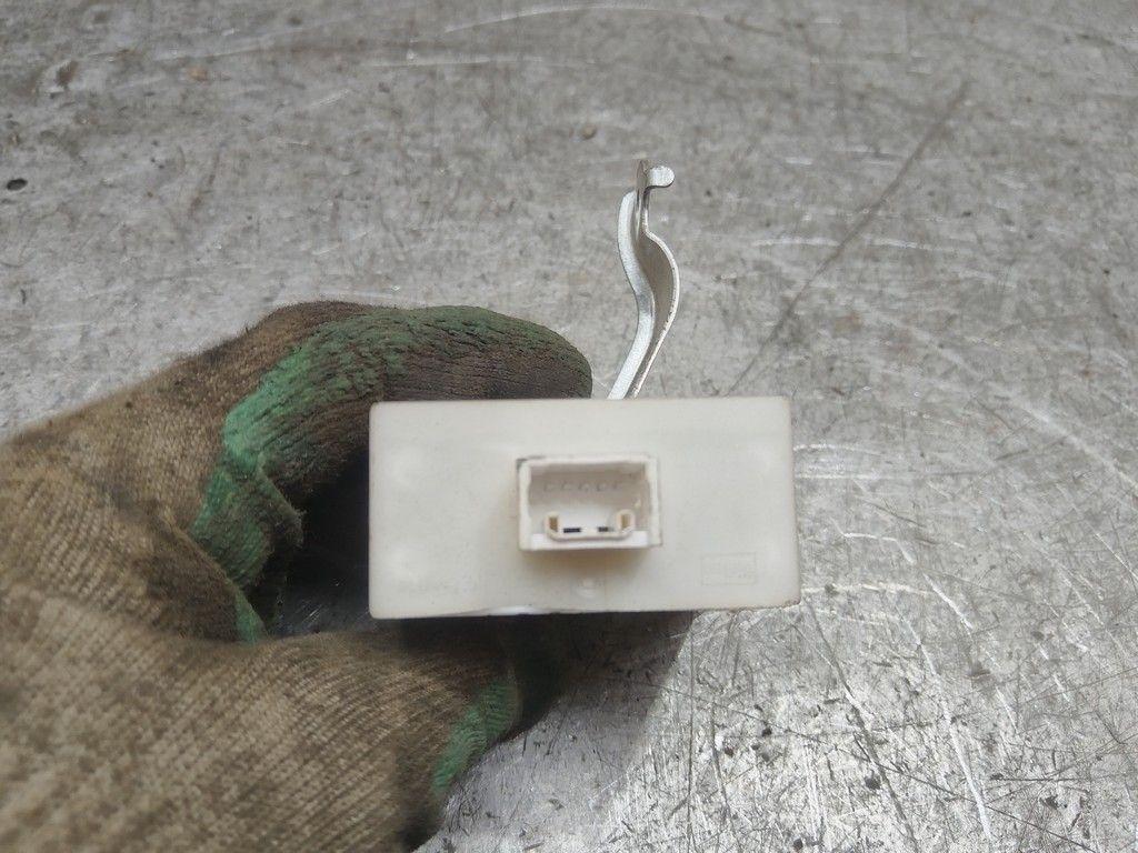 Блок управления центральным замком W2VQKZ Toyota Avensis - Фото 2