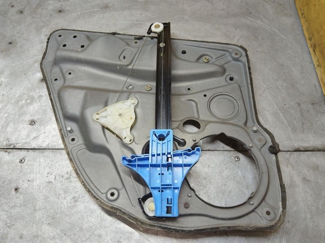 Стеклоподъемник электрический задний правый 7EZKT3 Volkswagen Golf купить на авторазборке