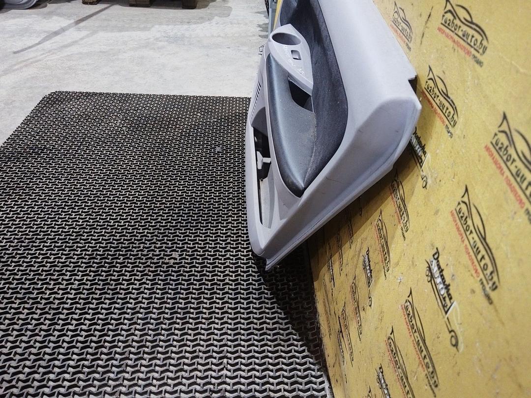 Обшивка двери задней правой (дверная карта) RJEU5Y Mitsubishi Grandis купить на авторазборке