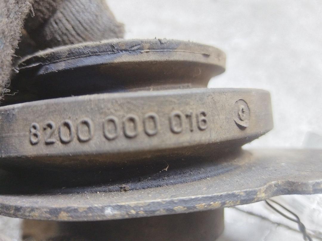 Подушка крепления КПП LZ00D9 Renault Laguna купить на авторазборке