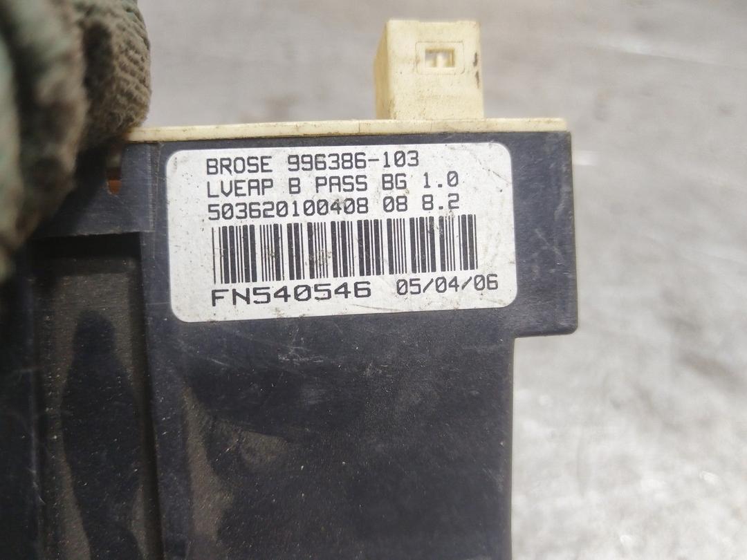 Моторчик стеклоподъемника передний левый 426RIT Peugeot 307 купить на авторазборке