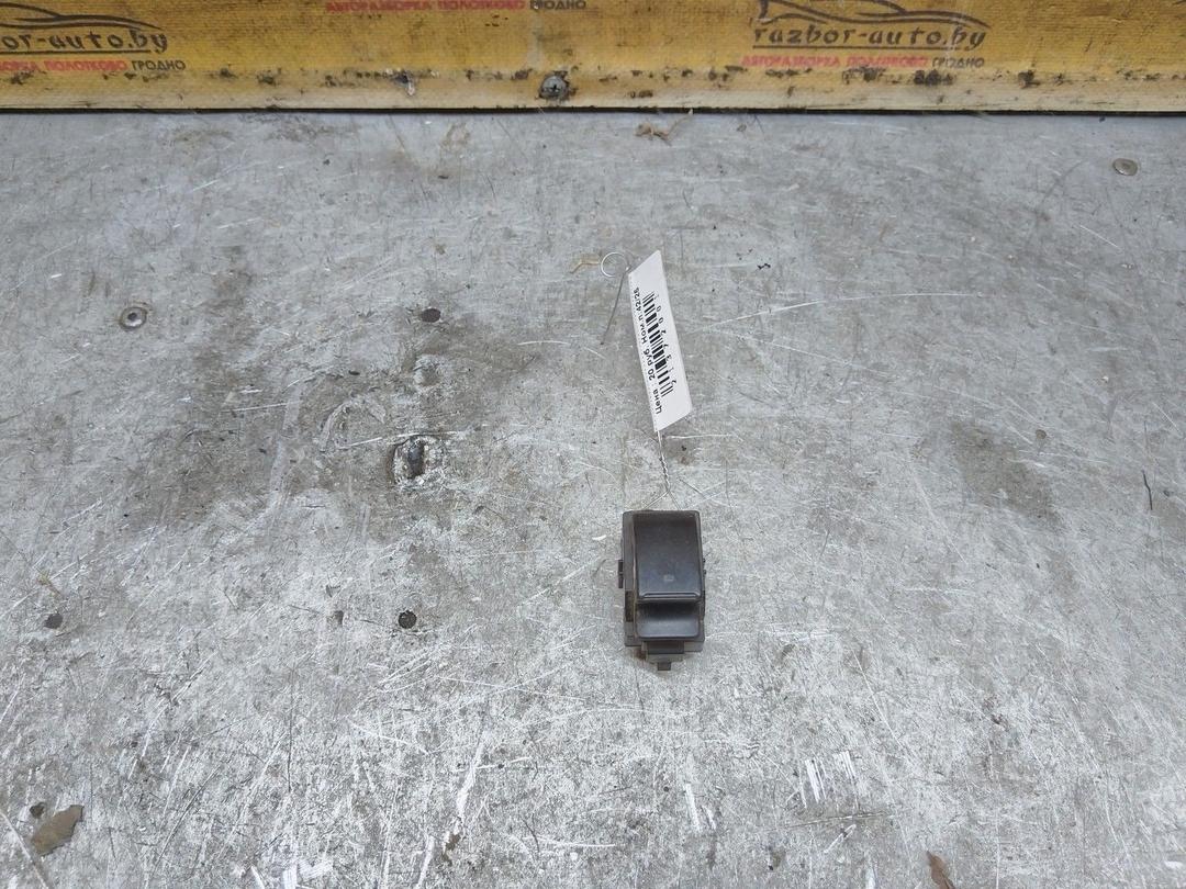 Кнопка стеклоподъемника переднего правого BY848Y Toyota Corolla Verso