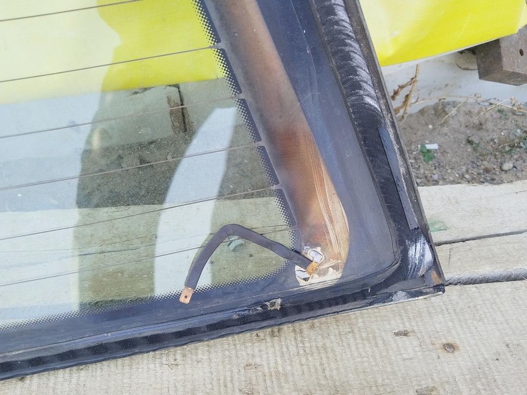 Стекло заднее HKLQEQ Fiat Palio купить на авторазборке