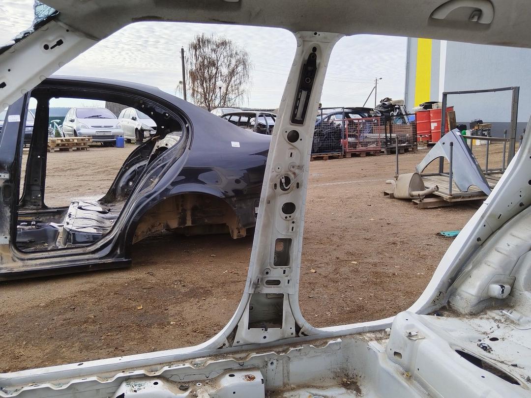 Стойка кузовная центральная правая I5AOIZ Skoda Fabia купить на авторазборке