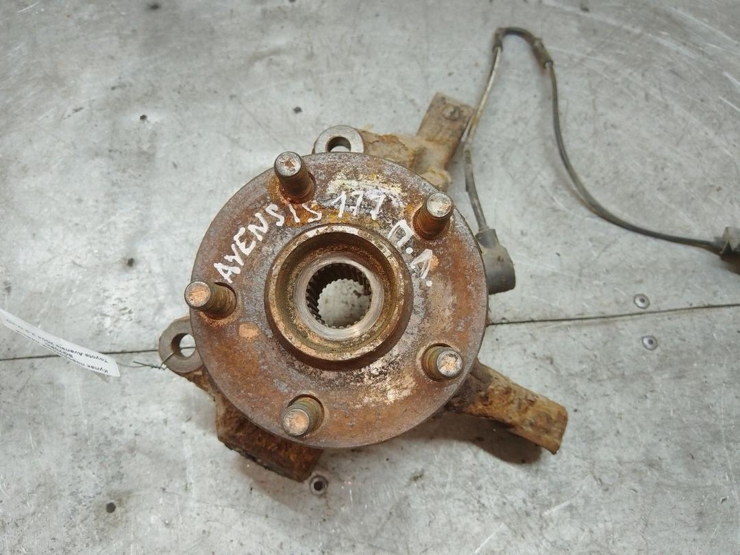 Кулак поворотный левый BGY0PC Toyota Avensis