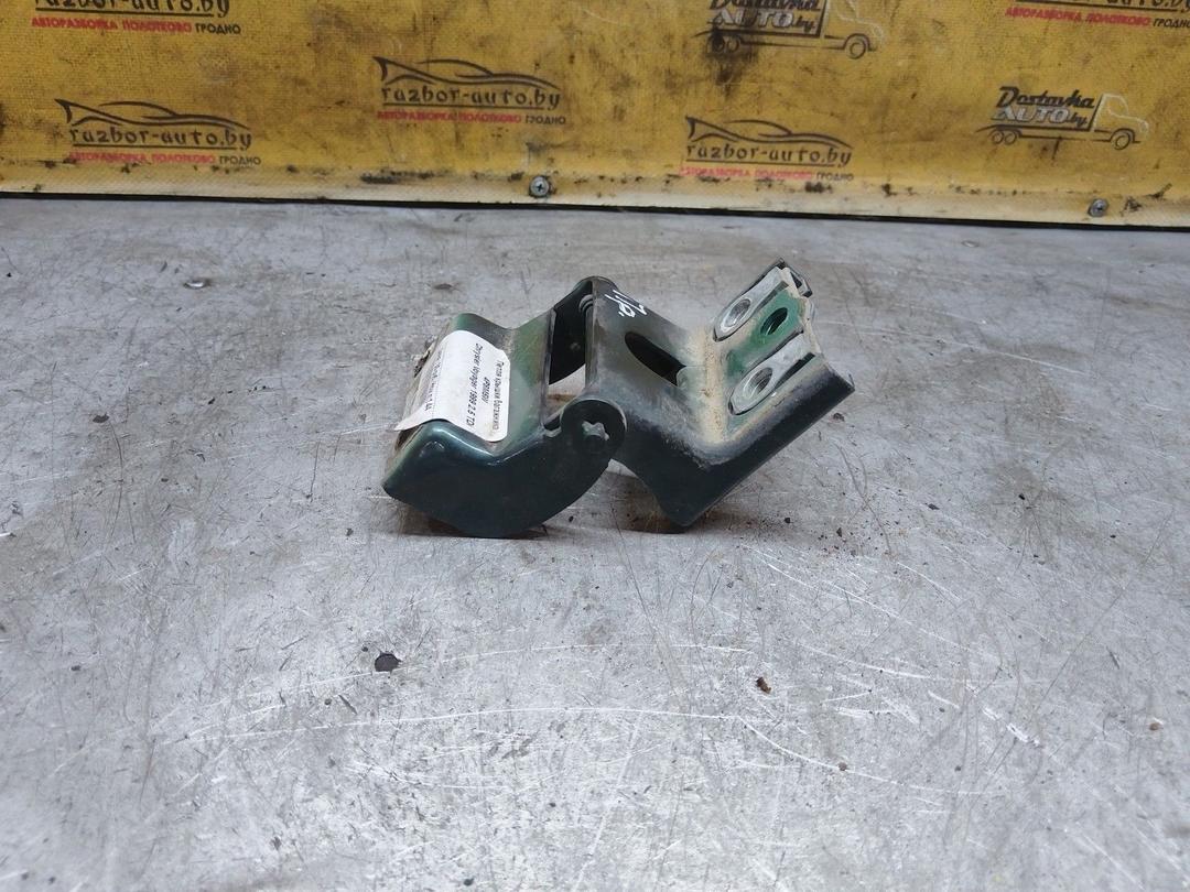 Петля крышки багажника 4P8M5W Chrysler Voyager купить в магазине запчастей бу