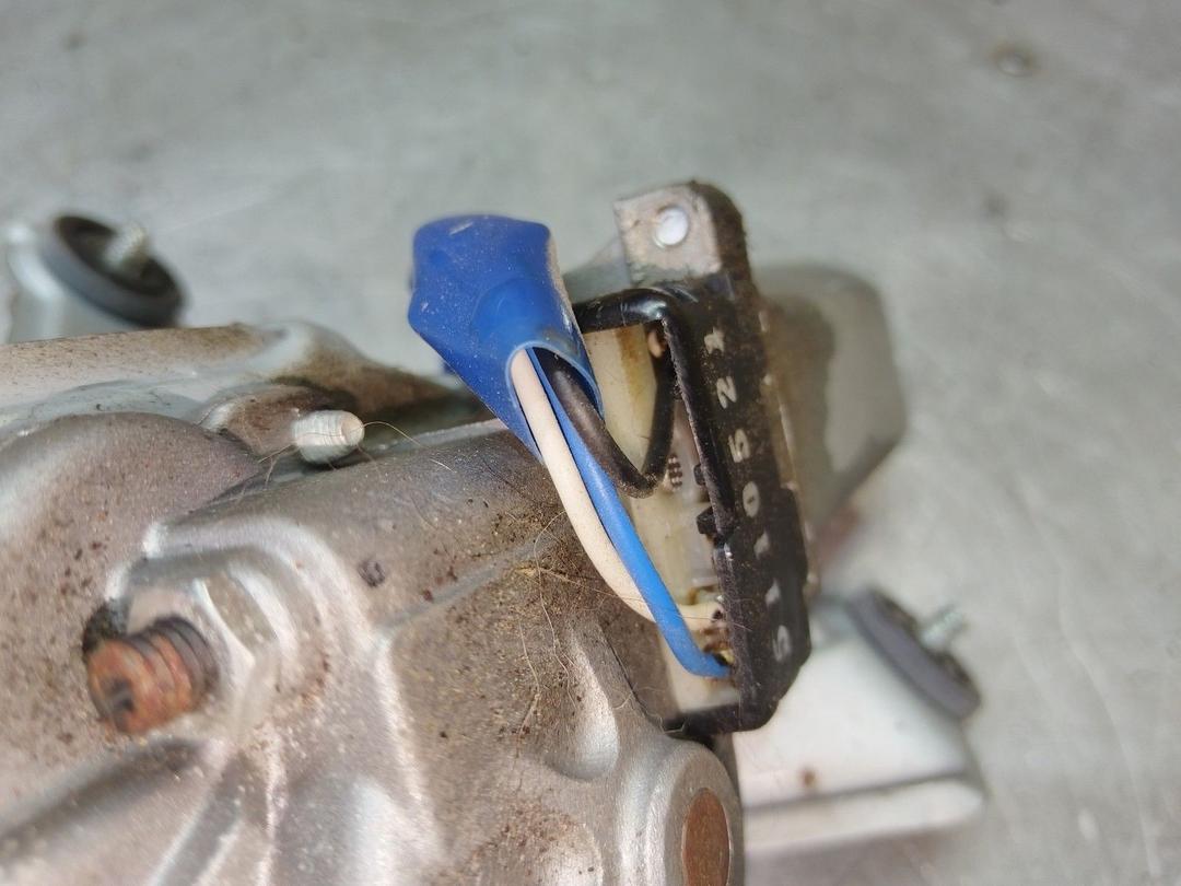 Моторчик заднего стеклоочистителя (дворника) EGN19A Kia Sorento купить с доставкой