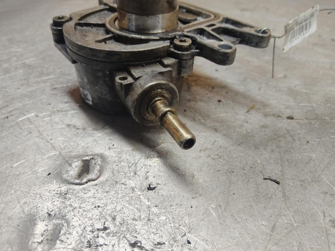 Насос вакуумный JWO5KJ Opel Vectra купить в магазине запчастей бу