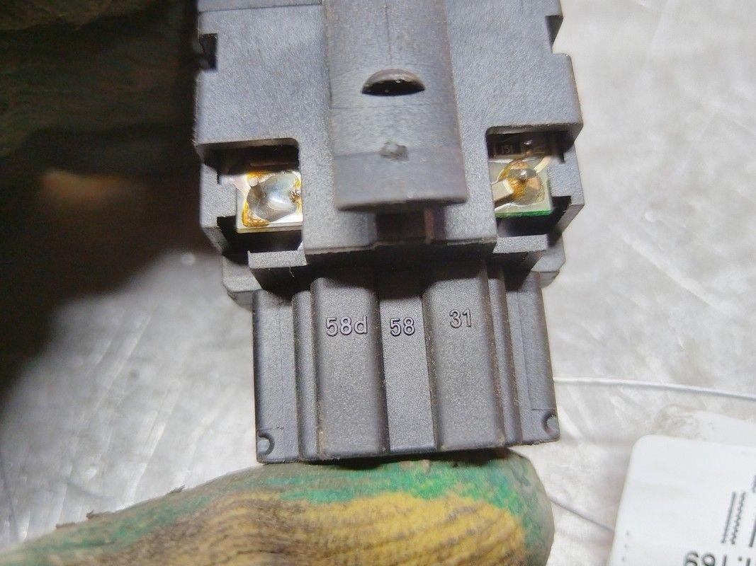 Кнопка корректора фар RM2UAF Volkswagen Passat - Фото 3