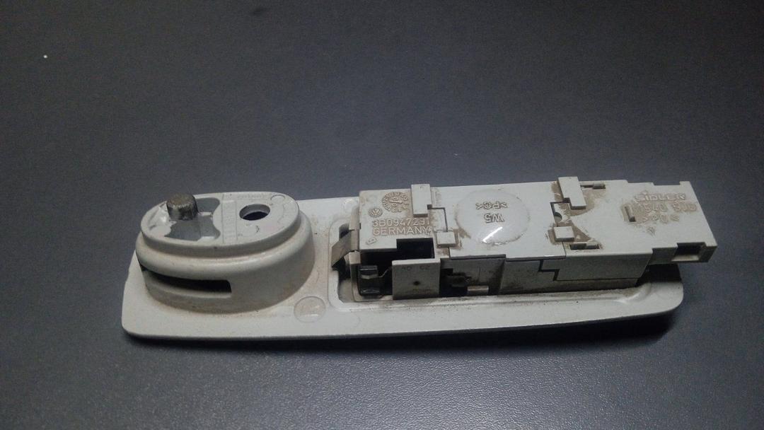 Фонарь салона (плафон) B3K08P Volkswagen Bora купить