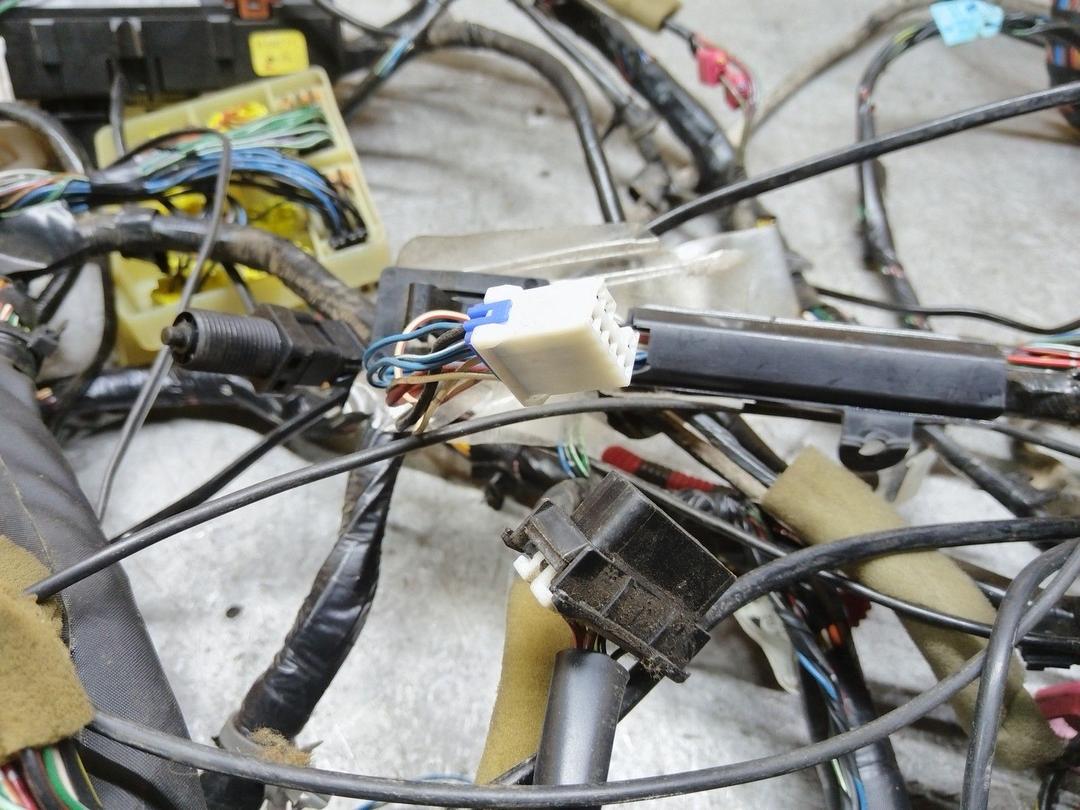 Проводка салона AMB6LZ Mitsubishi Carisma undefined