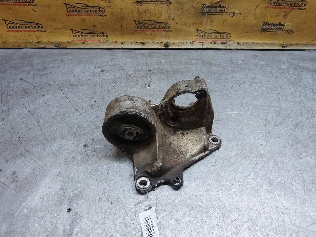 Кронштейн полуоси UYZW90 Citroen Xsara Picasso