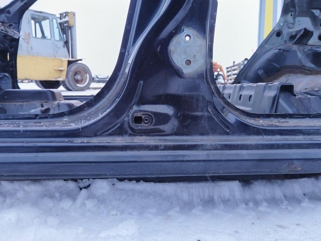 Стойка кузовная центральная левая E1P6KL Mitsubishi Carisma купить с доставкой