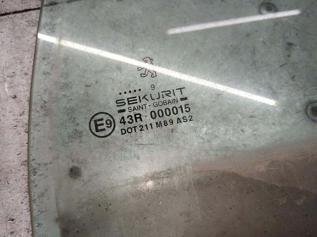 Стекло двери задней левой 5FSPP9 Peugeot 306 купить